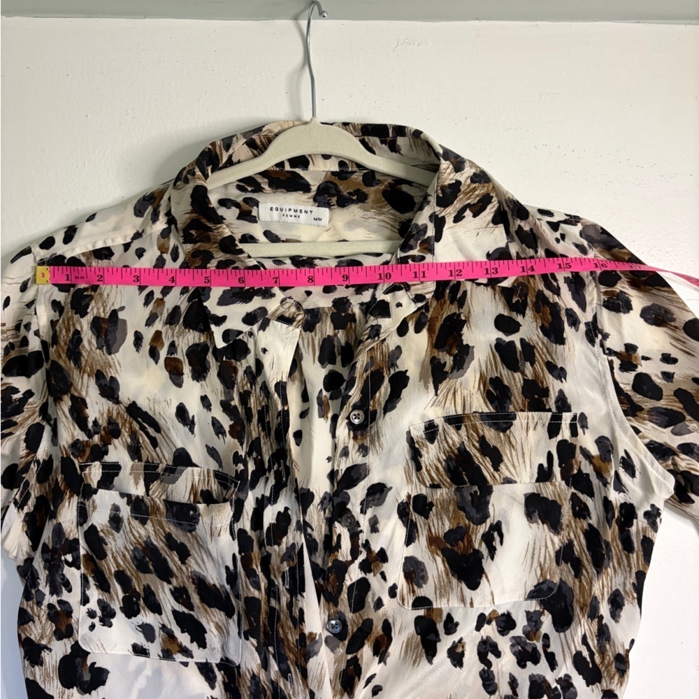 Equipment Femme Leopard Print Long sleeve button up size medium 100% silk - Picture 9 of 10
